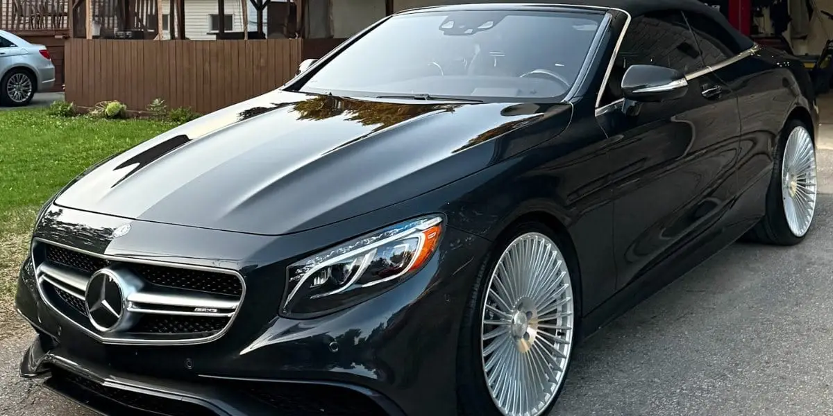 A flawless finish starts here. We remove contaminants, restore shine, and protect your paint for a showroom-quality exterior.